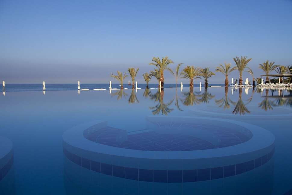 Ein Foto vom Pool im The King Evelthon Beach Hotel & Resort