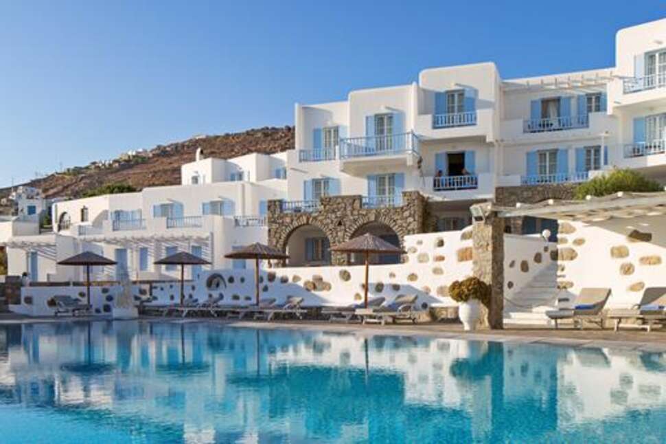 Een foto van een overzicht van Manoulas Mykonos Beach Resort