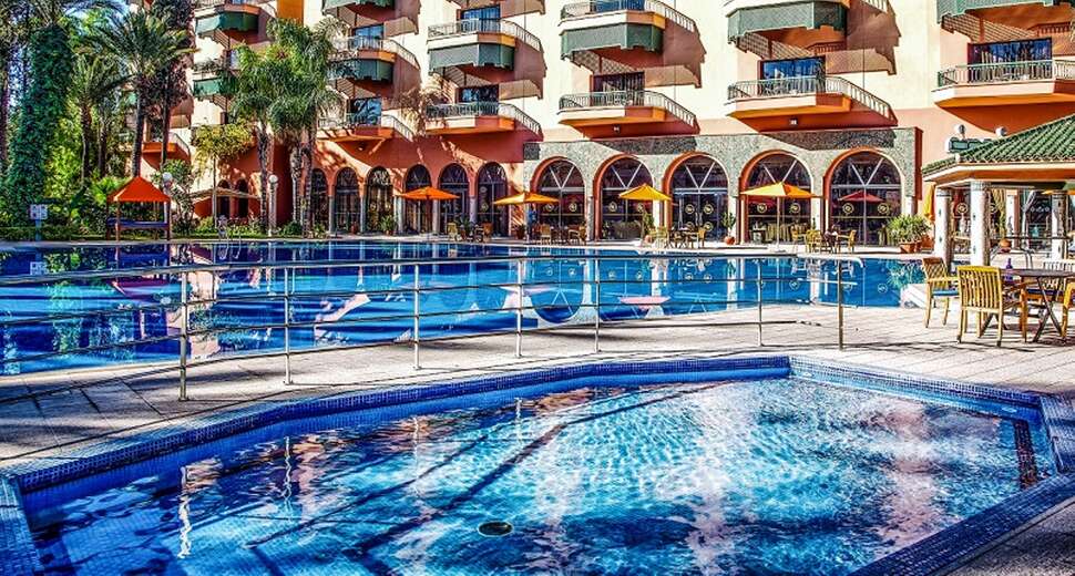 Een foto van het zwembad bij Royal Mirage Deluxe Hotel