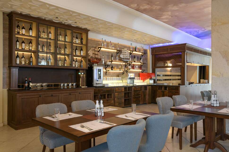 Een foto van The Palace Hotel Sunny Day