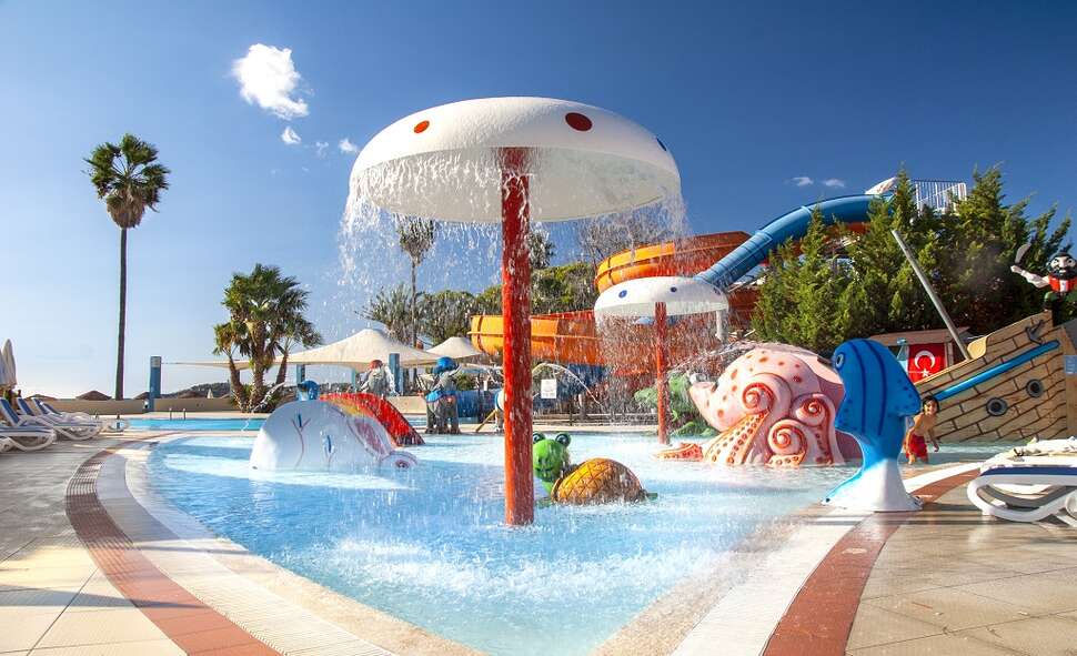 Een foto van het zwembad bij Ephesia Holiday Beach Club