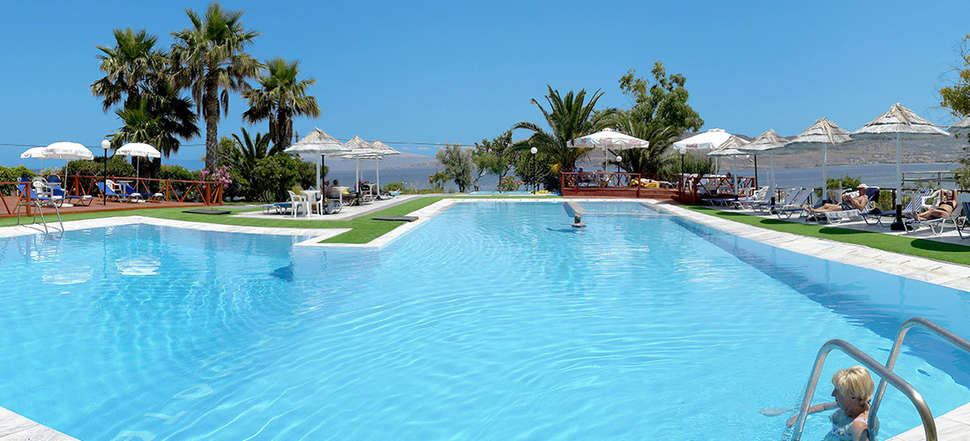 Een foto van het zwembad bij Clara Hotel Resort & Bungalows