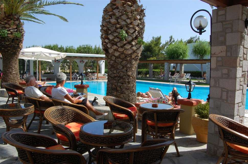 Een foto van het terras bij Hotel Palladium