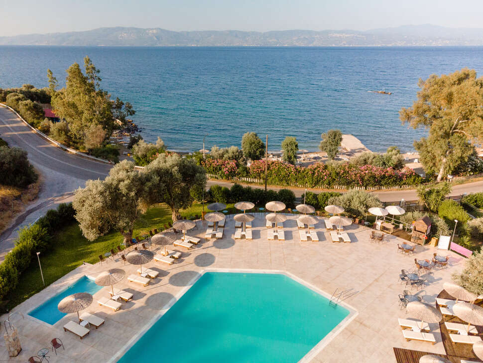 Een foto van het zwembad bij Evia Riviera Resort