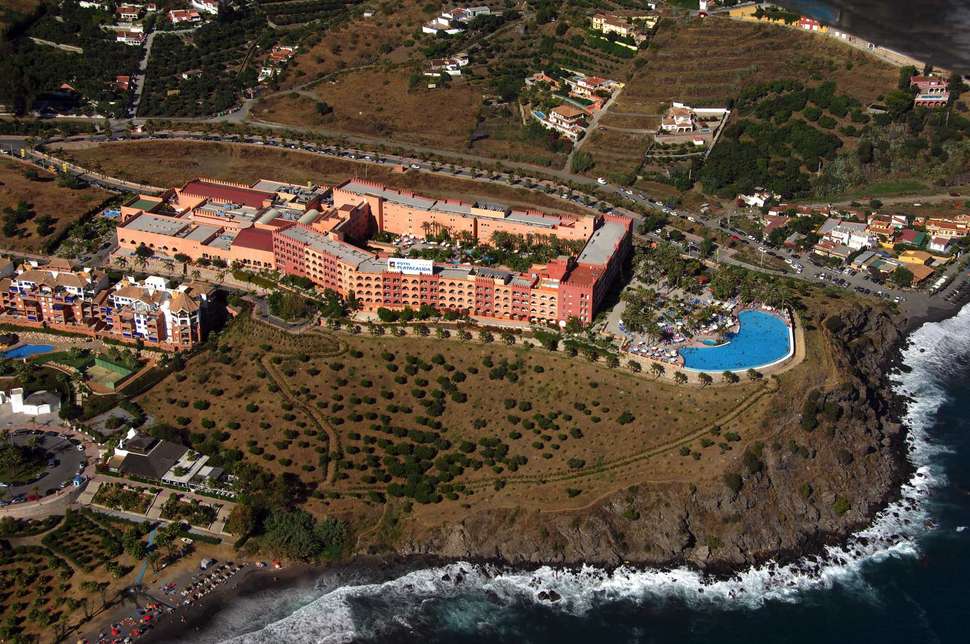 Een foto van de buitenkant van Playacalida Hotel