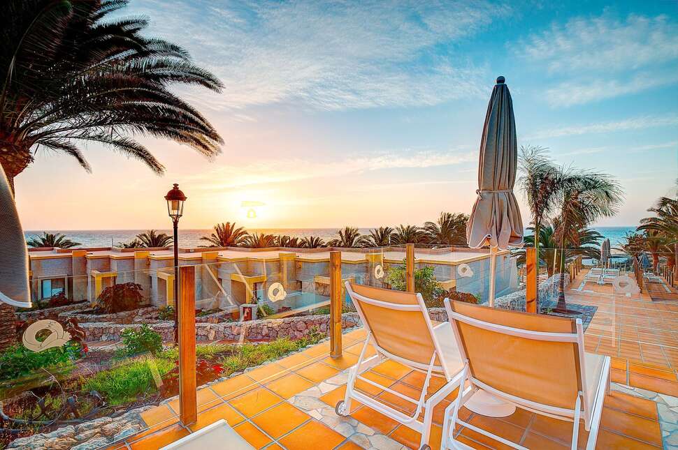 Een foto van het terras bij SBH Hotel Monica Beach Resort