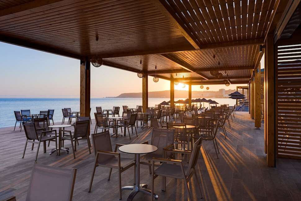 Een foto van de faciliteiten bij Avra Beach Resort Hotel & Bungalows