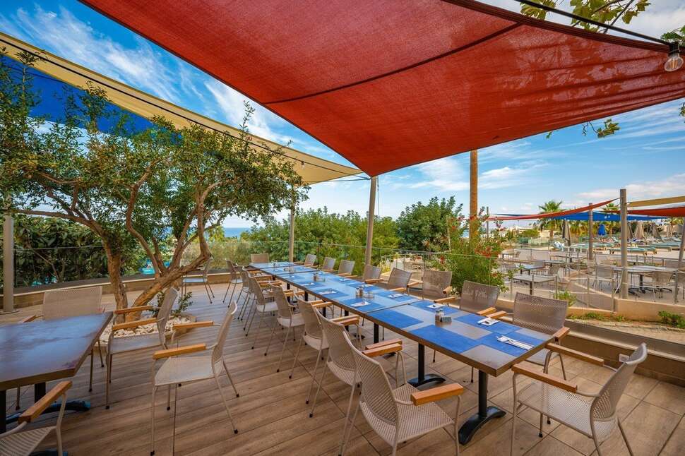 Een foto van het terras bij Royal & Imperial Belvedere Resort
