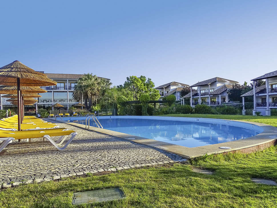 Ein Foto vom Pool im Luzmar Villas