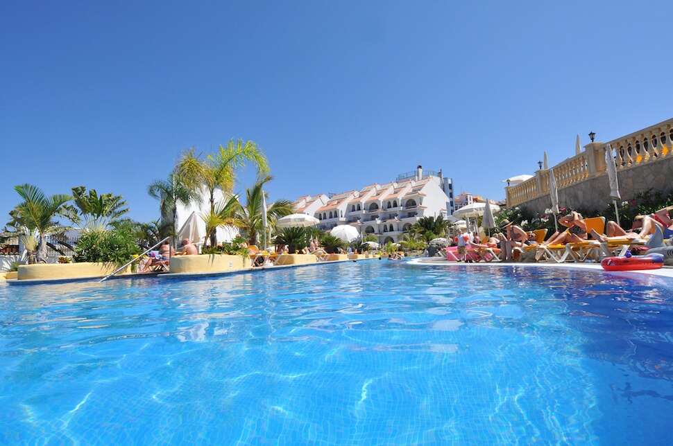Een foto van het zwembad bij Paradise Park Fun Lifestyle Hotel