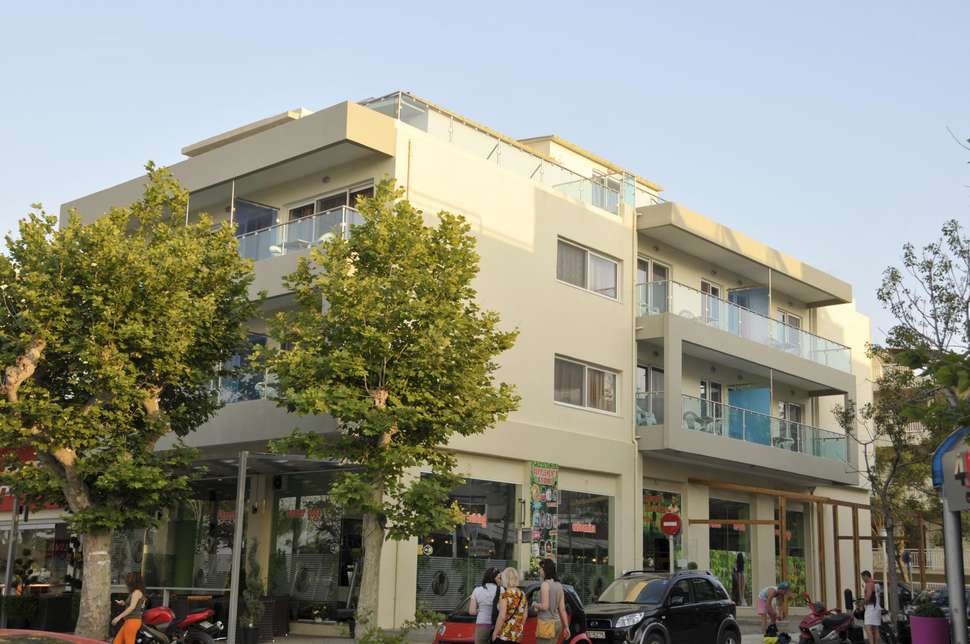 Ein Foto von der Außenansicht des Bristol Sea View Hotel Apartments