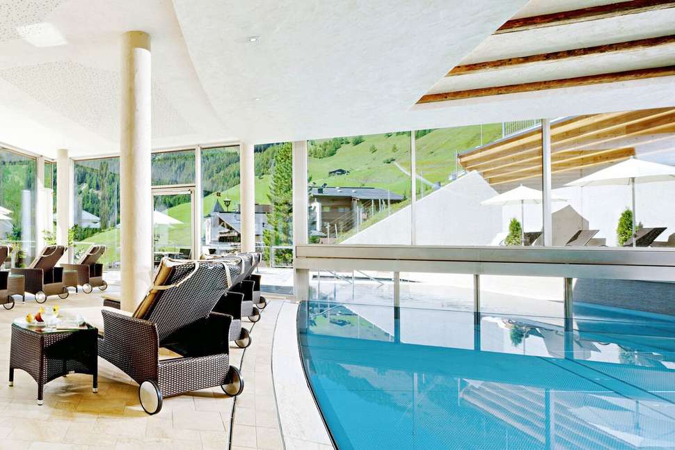 Ein Foto vom Pool im Berghof Crystal Spa & Sports