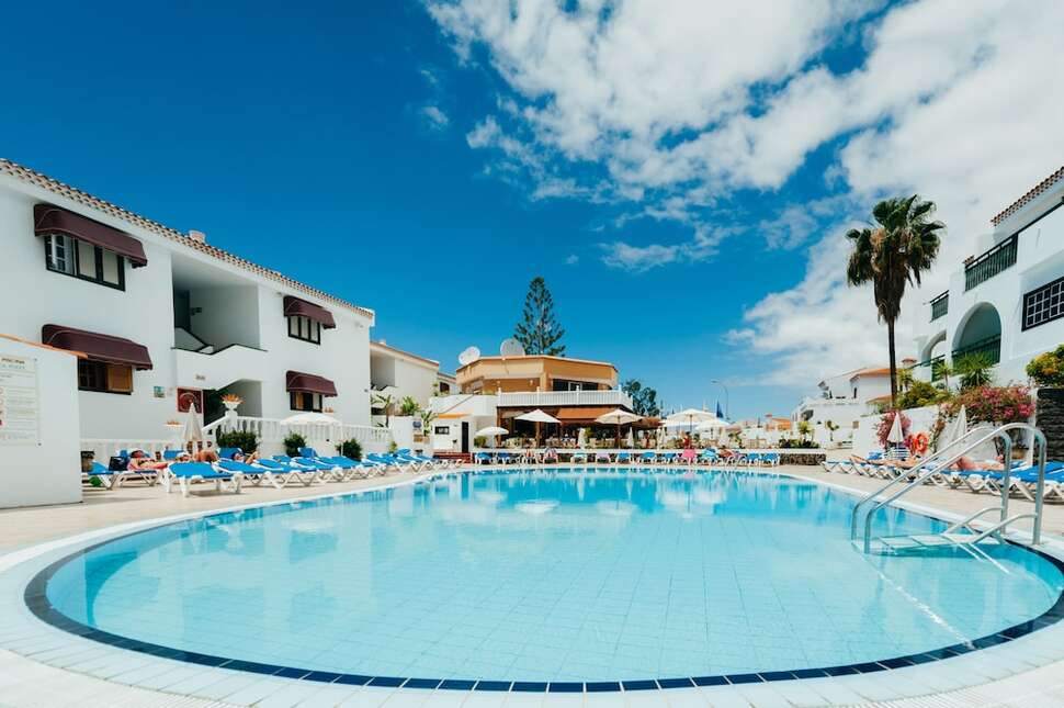Een foto van het zwembad bij Aparthotel Neptuno