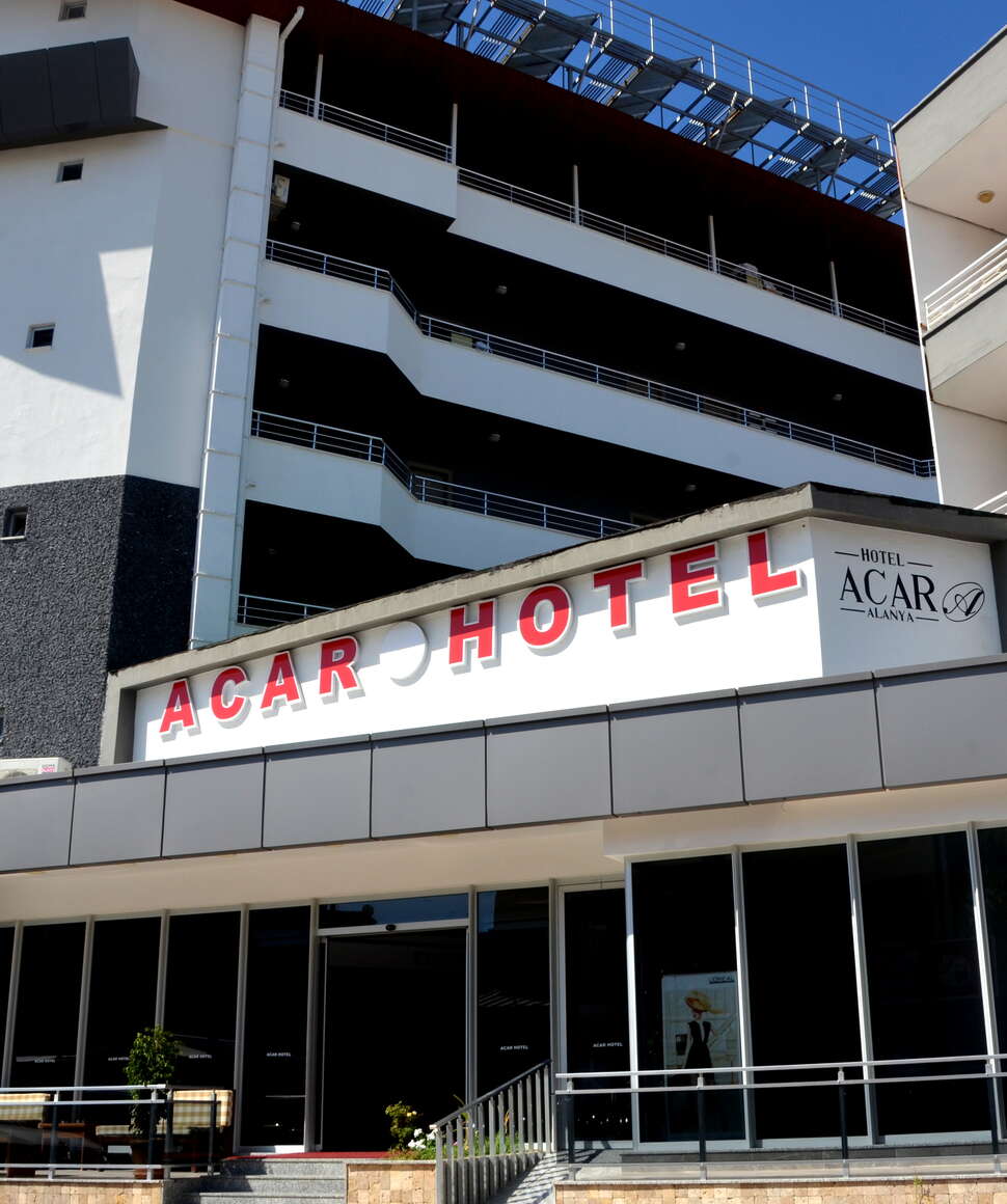 Ein Foto von der Außenansicht des Acar Hotel