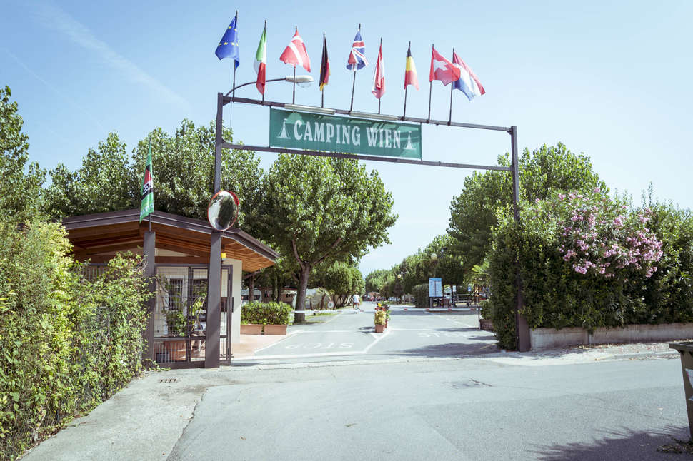 Een foto van de buitenkant van Camping Wien