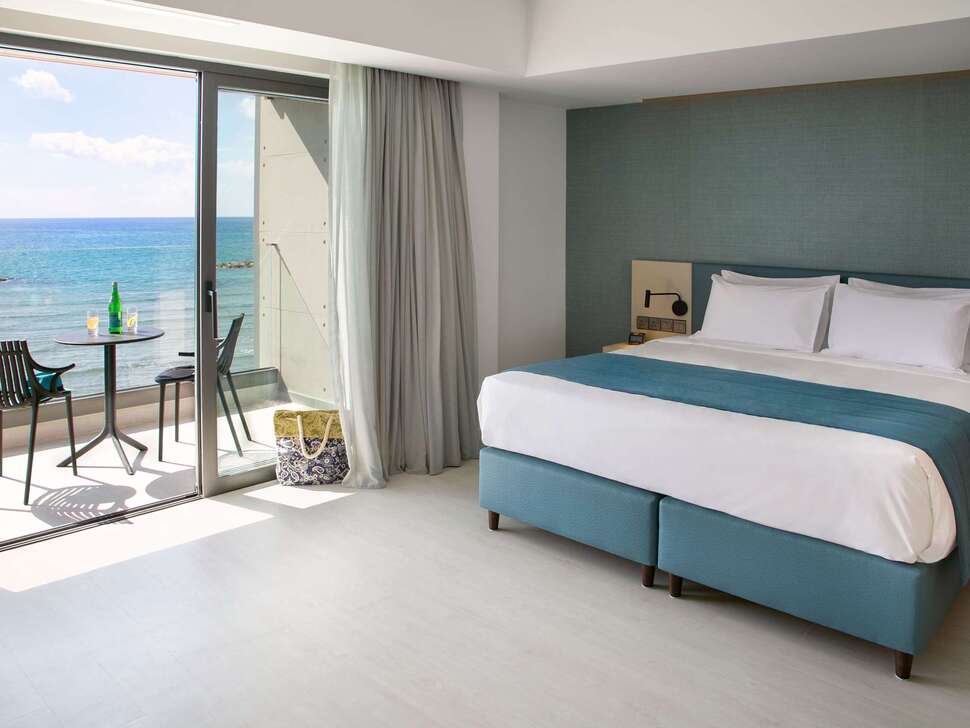 Ein Foto Mercure Larnaca Beach Resort