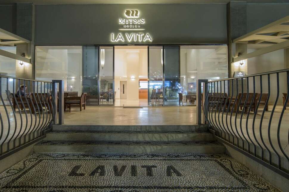 Een foto van de buitenkant van Mitsis La Vita Beach Hotel