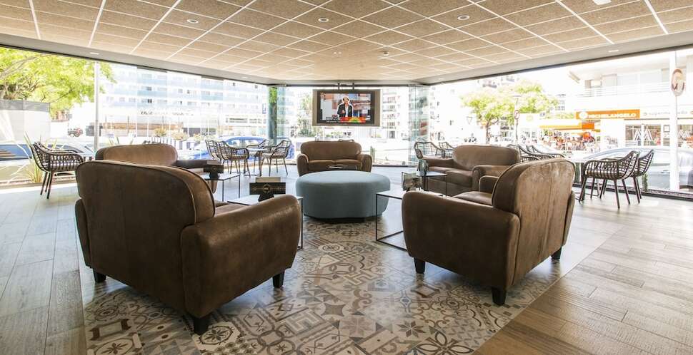 Een foto van het interieur van Appartementen California
