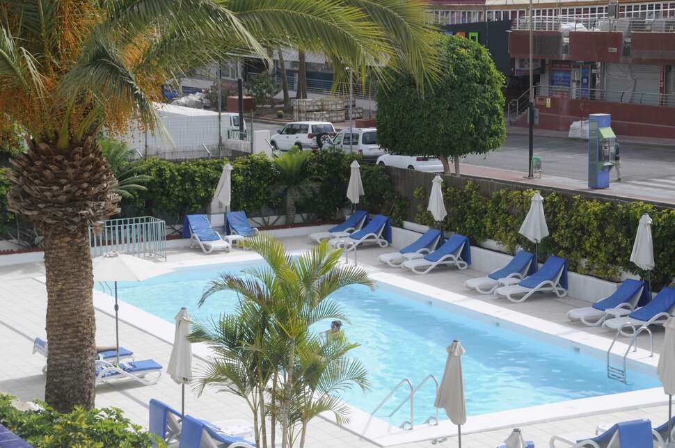 Ein Foto vom Pool im Lufesa Apartments
