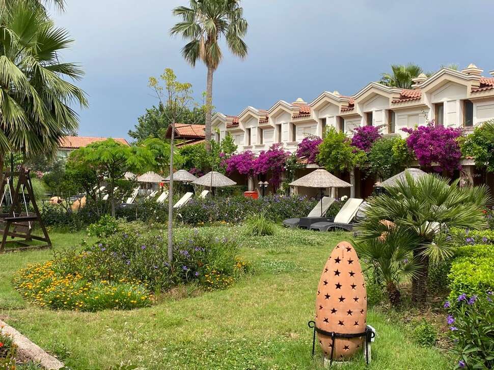 Een foto van het terras bij Dalyan Resort Hotel
