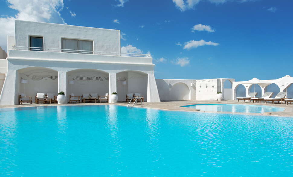Een foto van het zwembad bij Knossos Beach Bungalows & Suites