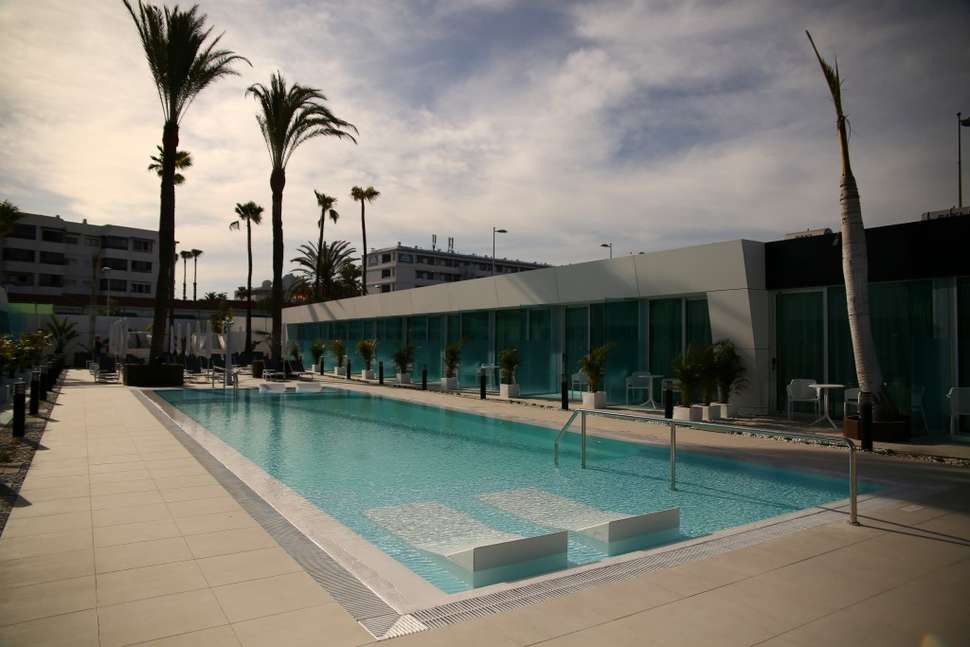 Ein Foto vom Pool im Hotel Nayra
