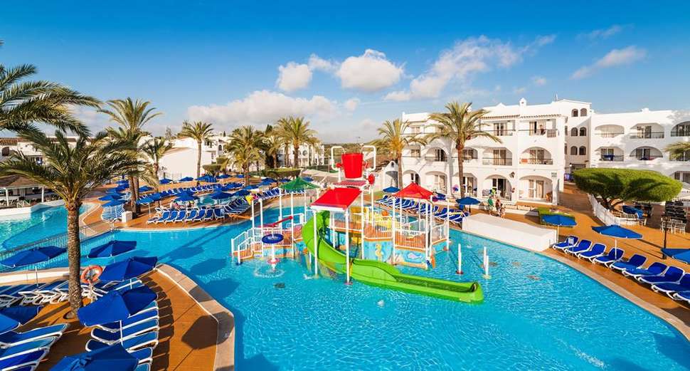 Een foto van het zwembad bij Globales Bouganvilla Aparthotel