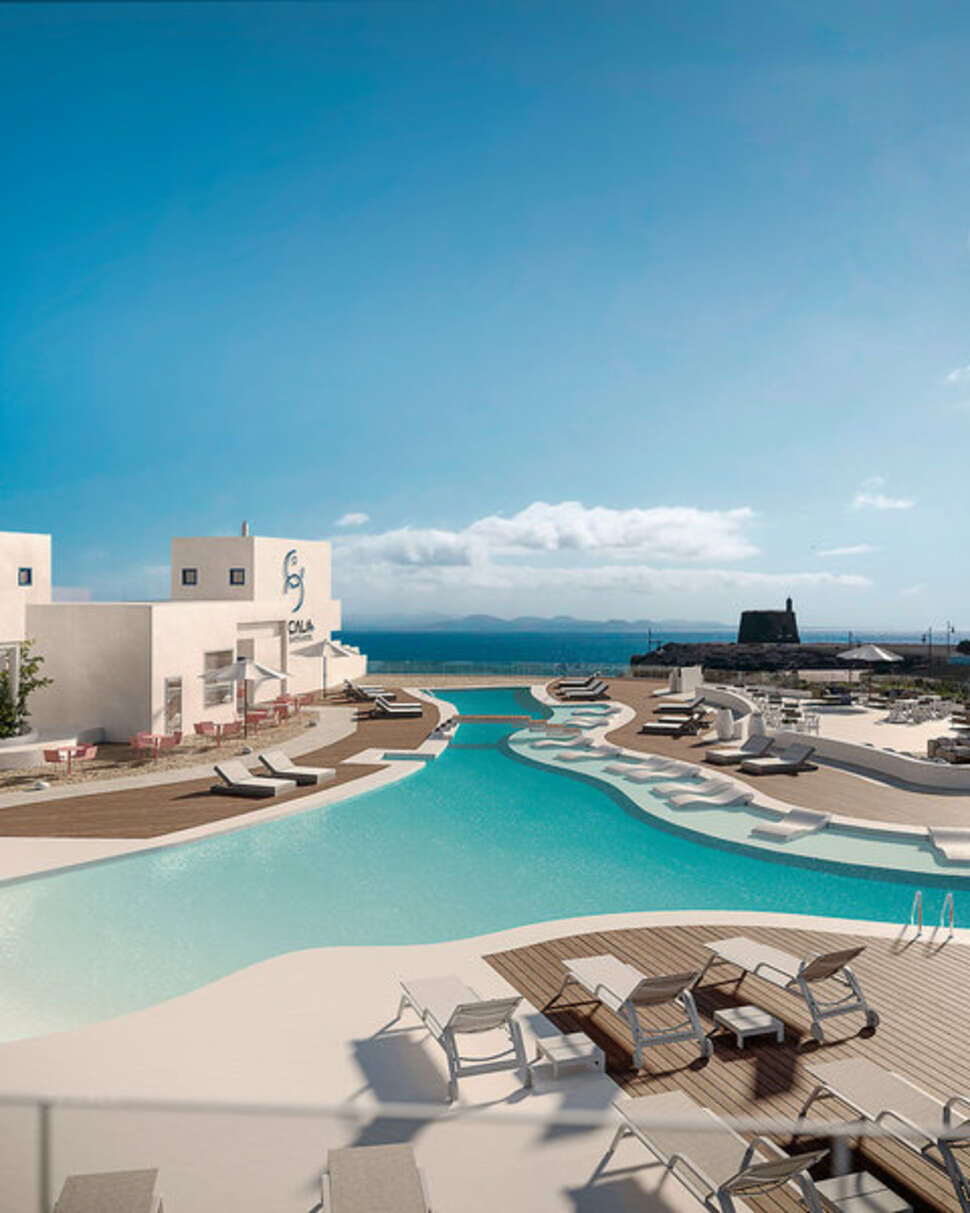 Een foto van het zwembad bij CalaLanzarote Suites Hotel