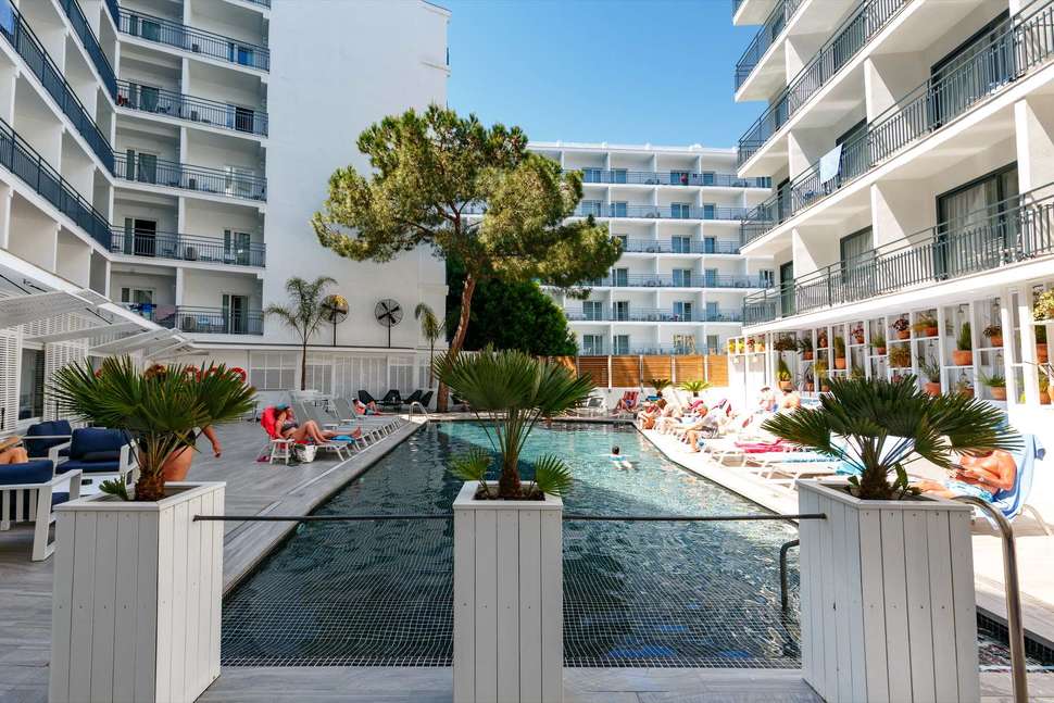 Een foto van het zwembad bij Hotel Delamar