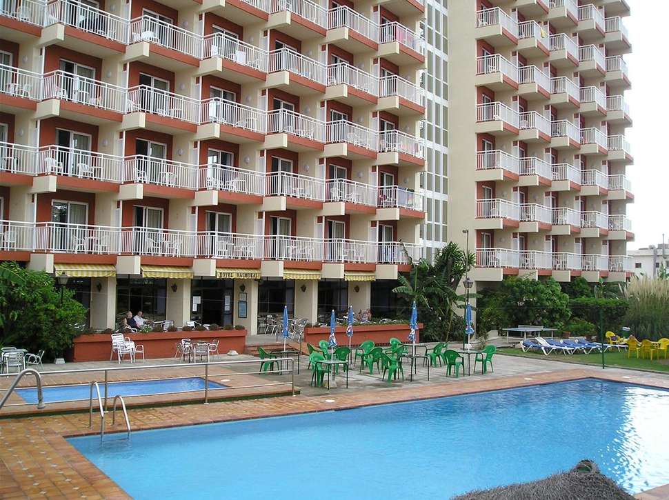 Een foto van het zwembad bij Hotel Alba Beach