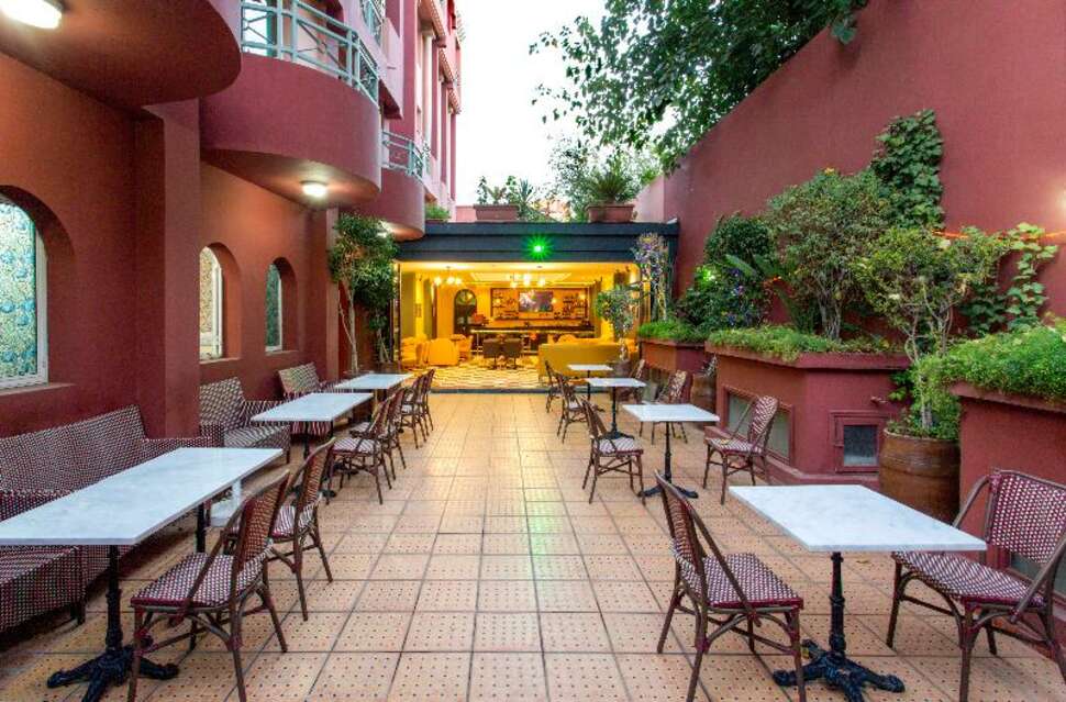 Ein Foto von der Terrasse im Hotel Akabar