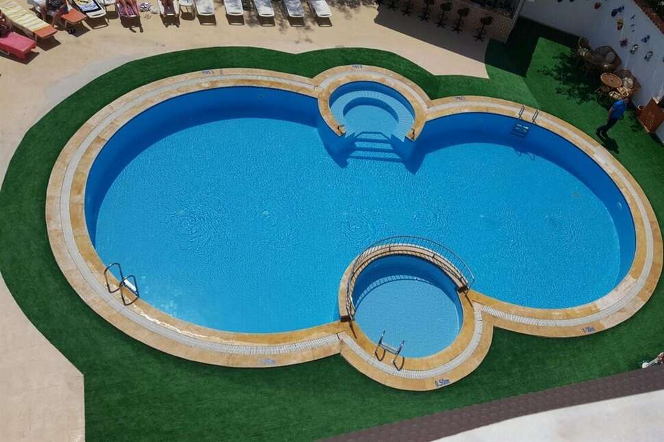 Ein Foto vom Pool im Golden Moon Aparthotel