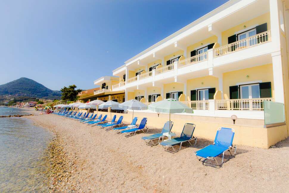 Een foto van het strand bij Rossis Hotel