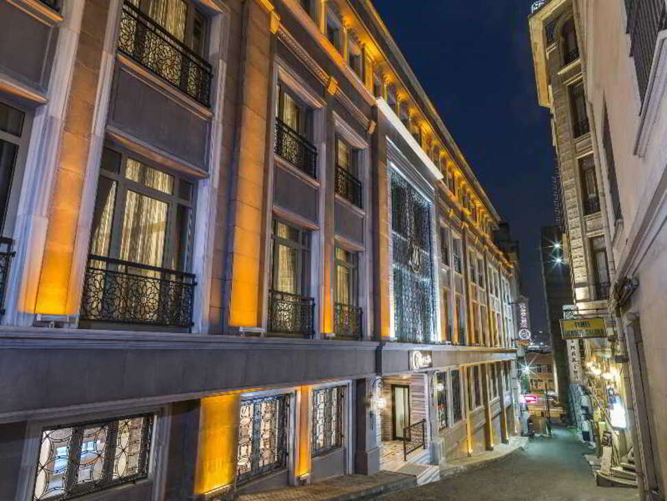 Een foto van de buitenkant van Manesol Boutique Galata