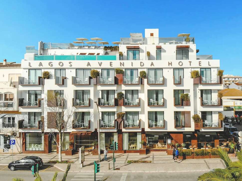Een foto van de buitenkant van Lagos Avenida Hotel