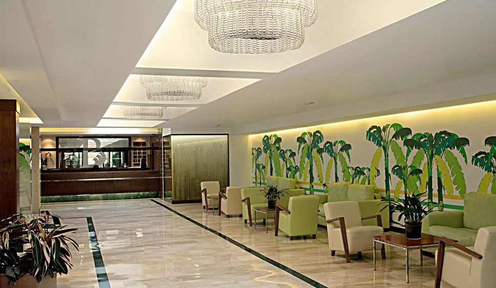 Een foto van het interieur van Mercure Benidorm