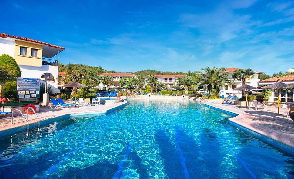 Een foto van het zwembad bij Chrousso Village Hotel