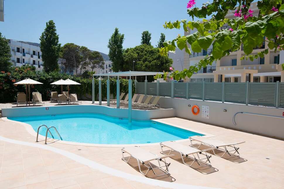 Ein Foto vom Pool im Alia Beach Hotel