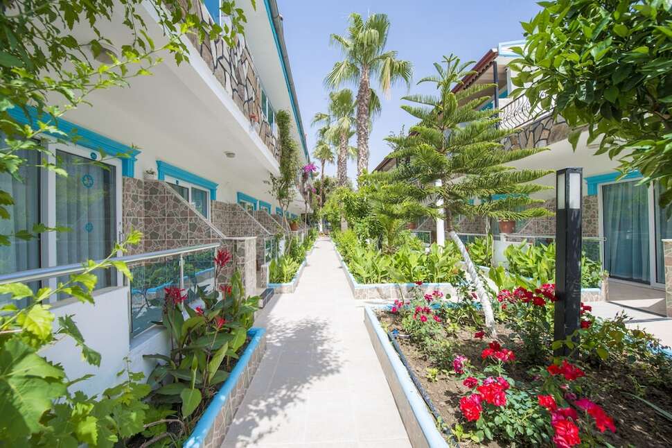 Een foto van de buitenkant van Side Sunberk Hotel