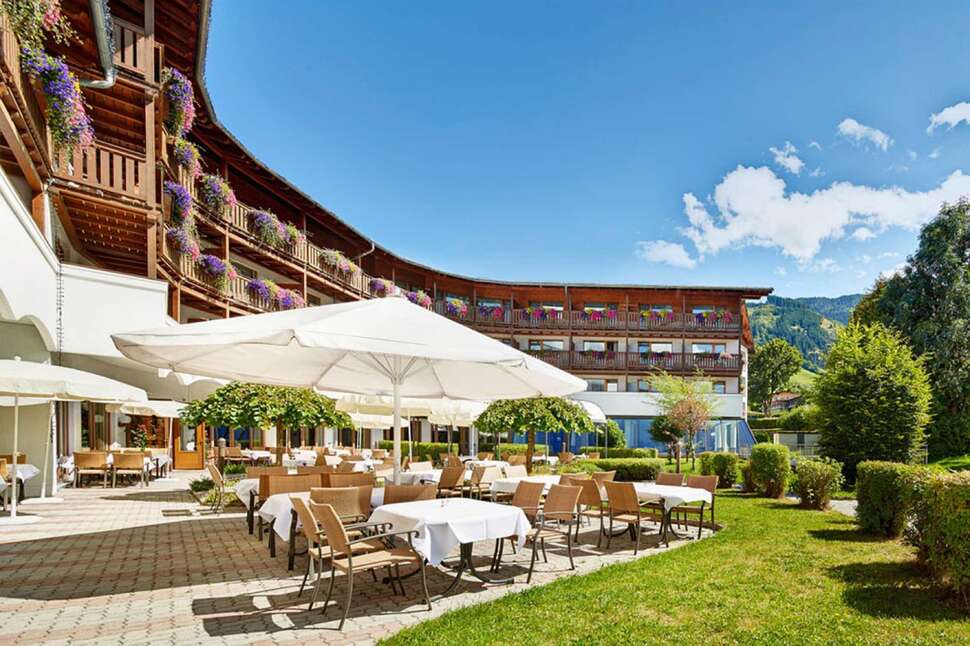 Een foto van het terras bij Das Alpenhaus Kaprun