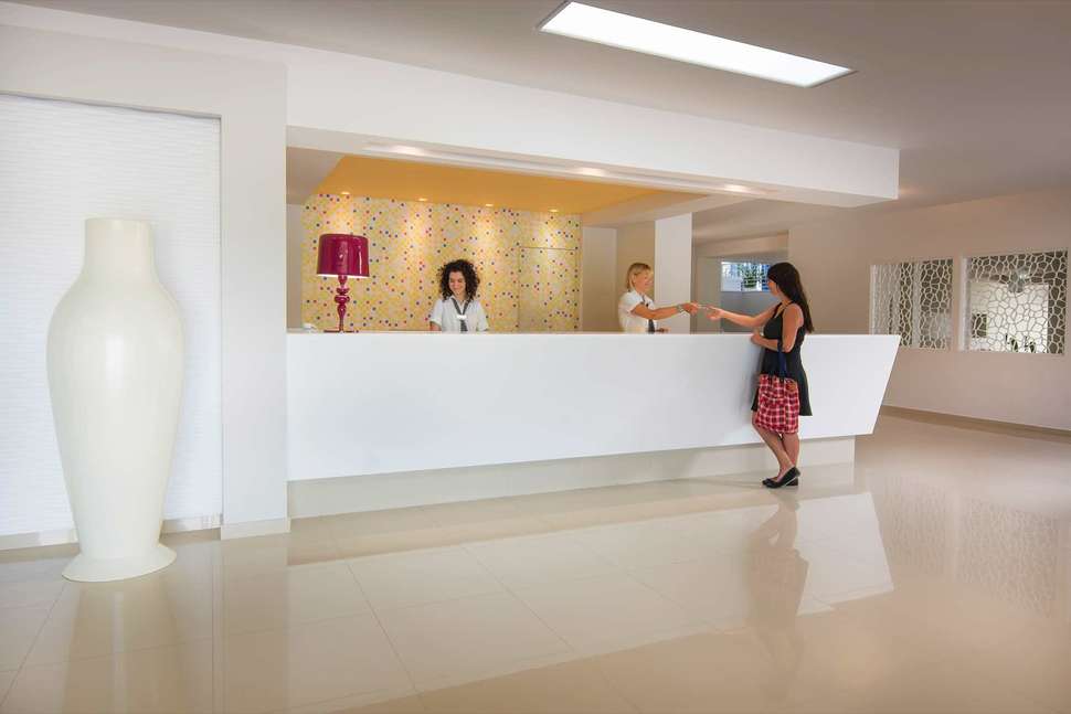 Ein Foto vom Innenbereich im Aeolos Beach Hotel