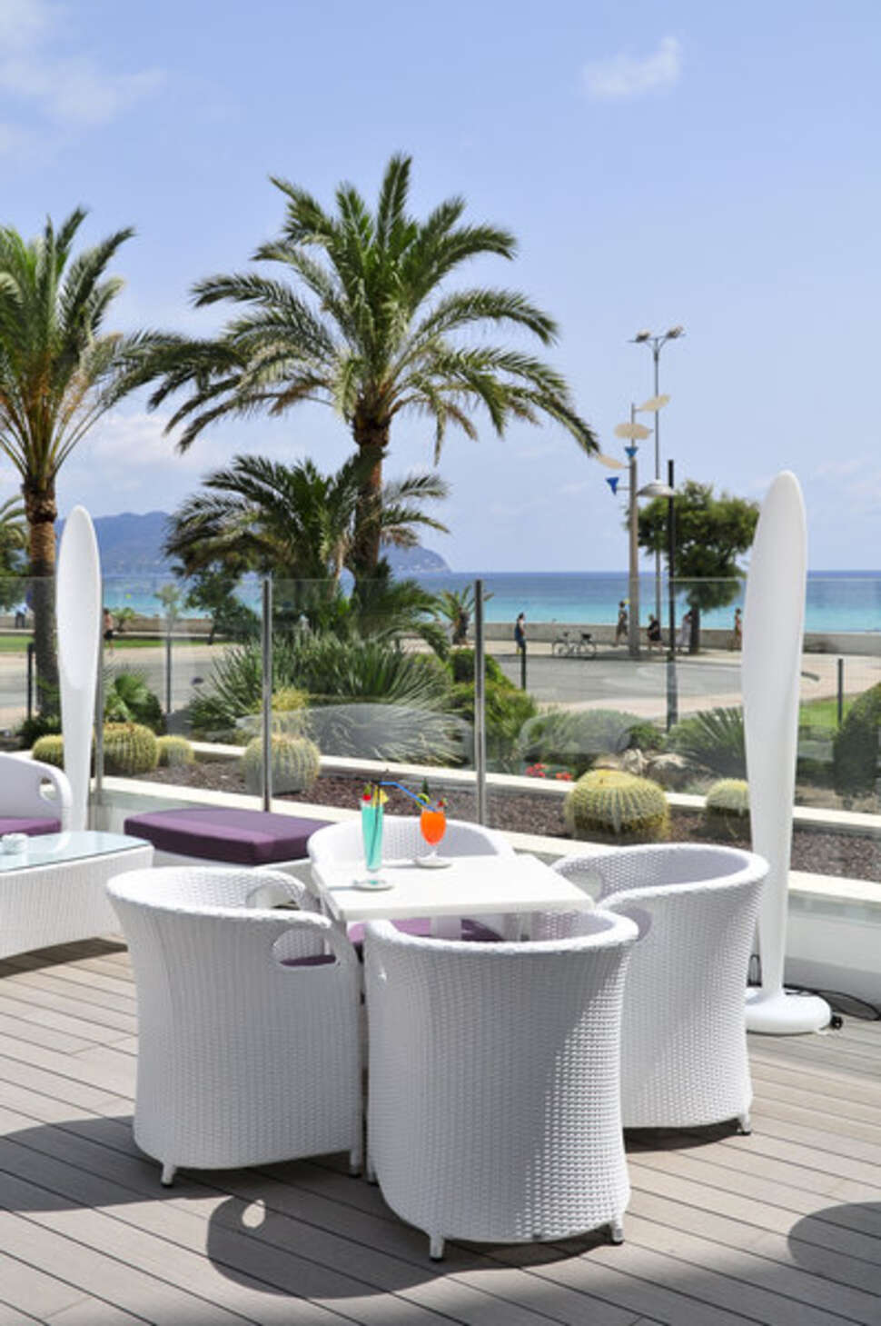 Een foto van het terras bij Hipotels Hipocampo Playa