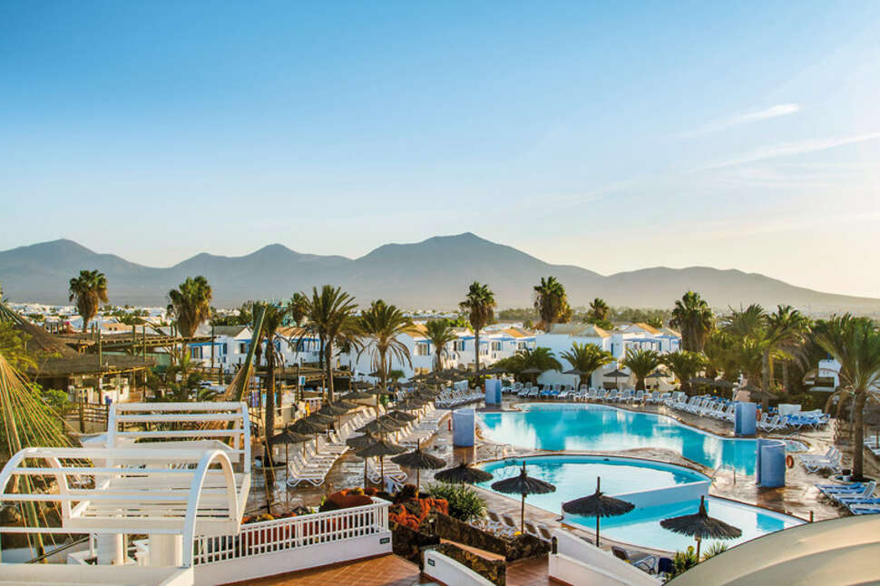 Een foto van het zwembad bij HL Aparthotel Paradise Island