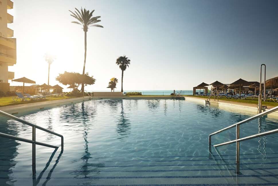 Een foto van het zwembad bij Hotel La Barracuda