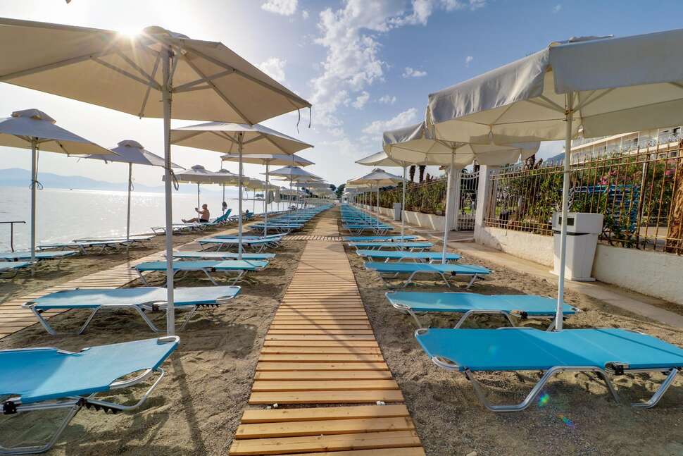 Een foto van het strand bij Calamos Beach Hotel