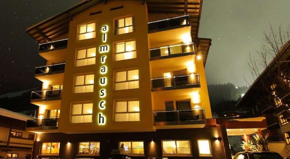 Een foto van de buitenkant van Hotel Almrausch