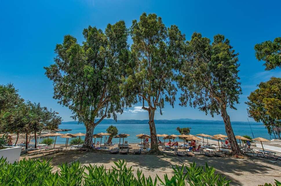 Een foto van het strand bij Evia Riviera Resort