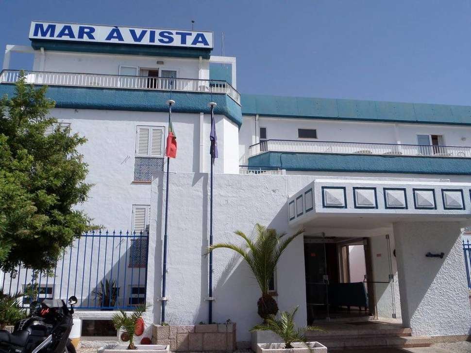 Een foto van de buitenkant van Hotel Mar A Vista