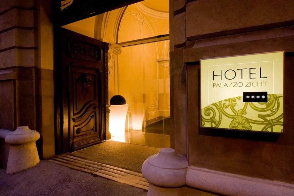 Een foto van de buitenkant van Eurostars Palazzo Zichy