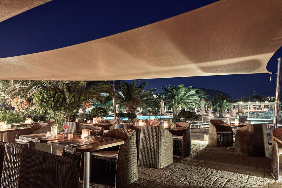 Een foto van het terras bij Santo Miramare Resort